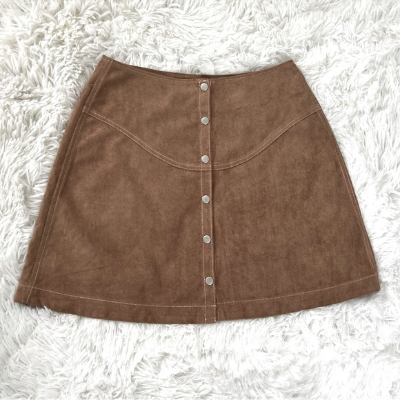 Brown buttoned vegan suede mini skirt - Picture 2 of 9